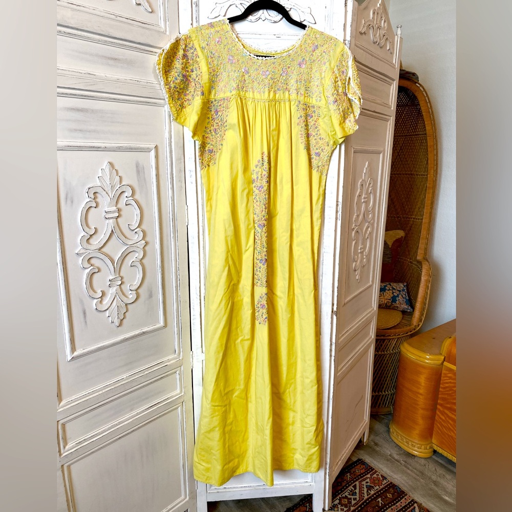 Vtg Mexican Oaxaca Embroidered Pastel Maxi Kaftan Yellow Dress